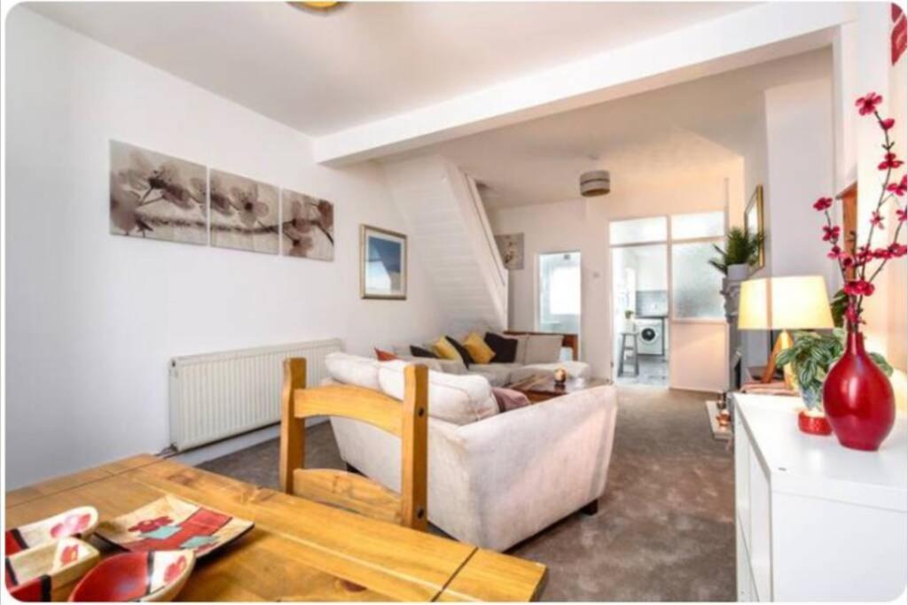 Hywel's Place * Liverpool